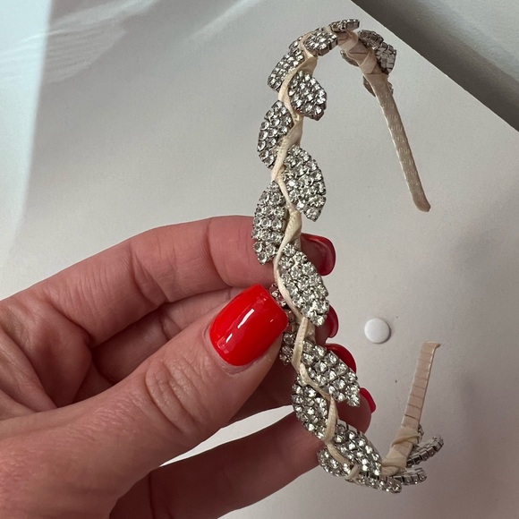 NWOT Nordstrom Teardrop Rhinestone Leaf Crown Headband - Picture 5 of 11